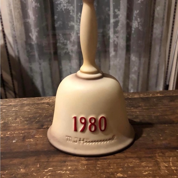 Hummel bell, excellent condition. Dated 1980. Like new condition. - Picture 2 of 3
